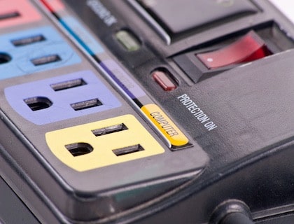 a photo of an electrical outlet